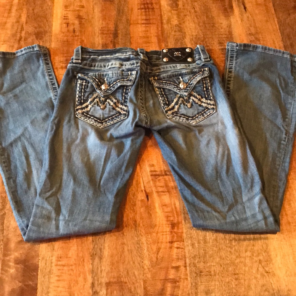 Size 26 miss me jeans, bootcut; Inseam 34.